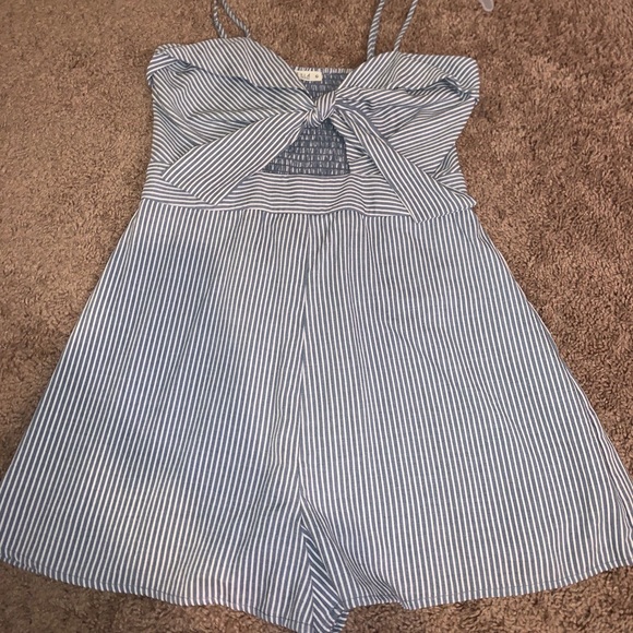 Searsucker Romper - Picture 2 of 3